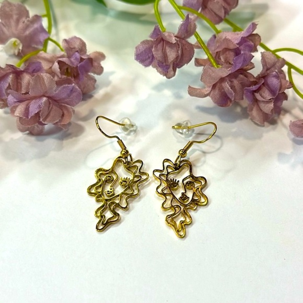 Fabulous face silhouette earrings!